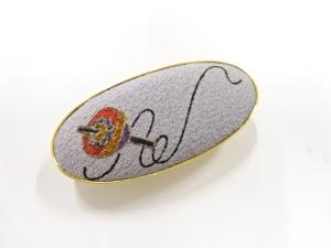 アンティーク　縮緬地　帯留め